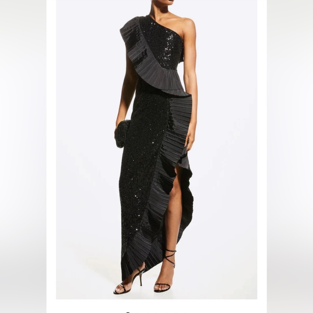 Elegant Black One-Shoulder Maxi Dress